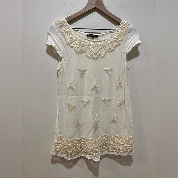 CLEARANCE Honey Punch Cream Sleeveless Flowy Blouse Top - women’s size medium - Picture 1 of 7